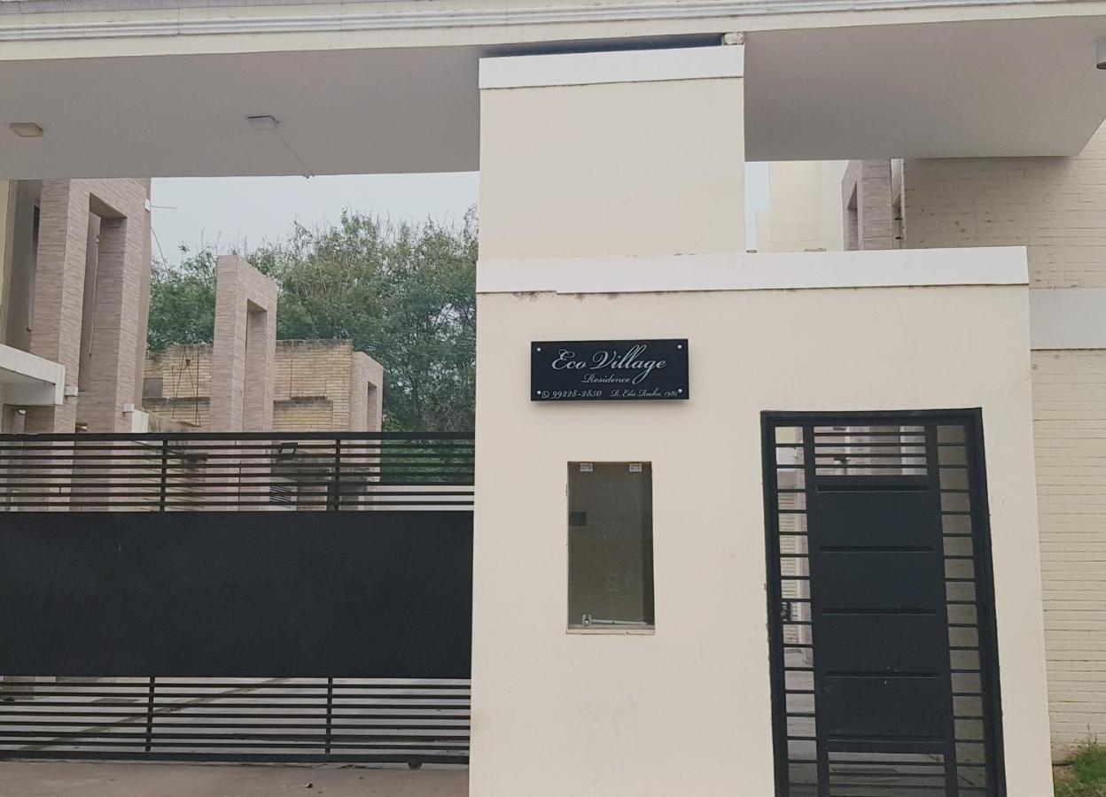 Sobrado 6 Amplo E Confortavel Em Condominio コルンバ エクステリア 写真